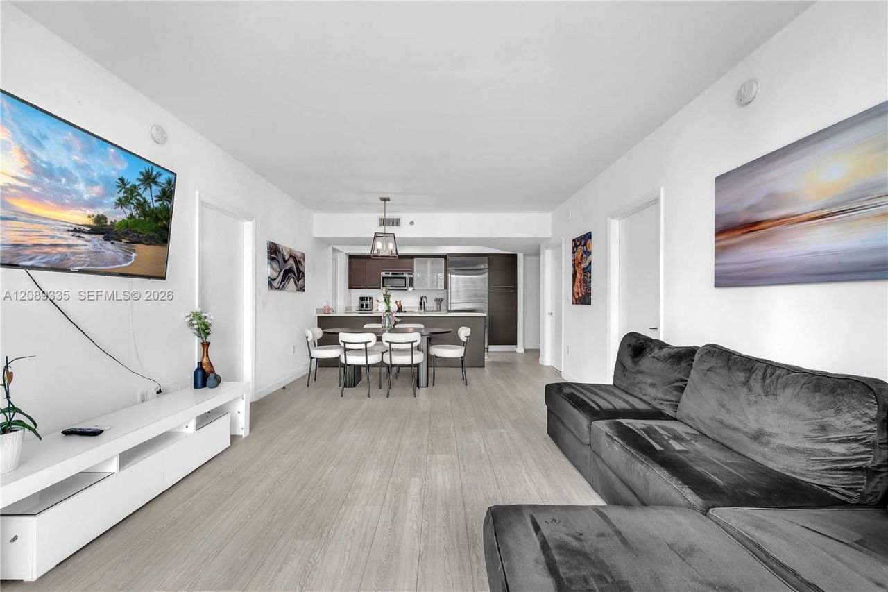 500 Brickell Ave , Unit 1605, Miami, FL 33131 Photo