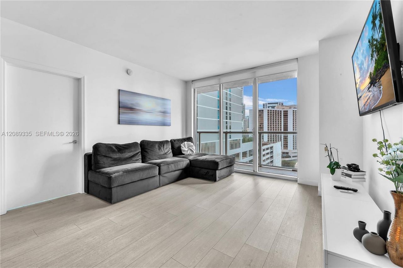 500 Brickell Ave , Unit 1605, Miami, FL 33131 Photo