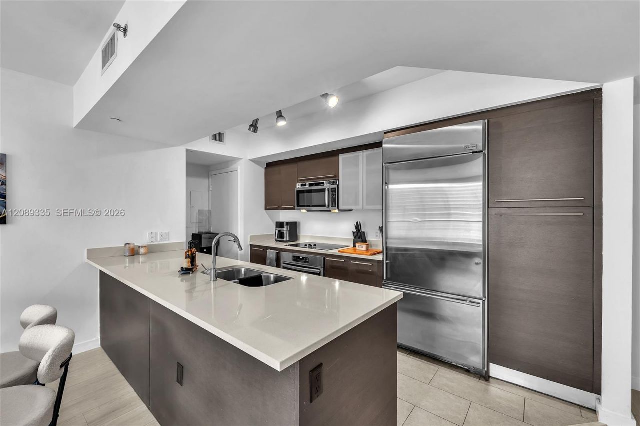 500 Brickell Ave , Unit 1605, Miami, FL 33131 Photo