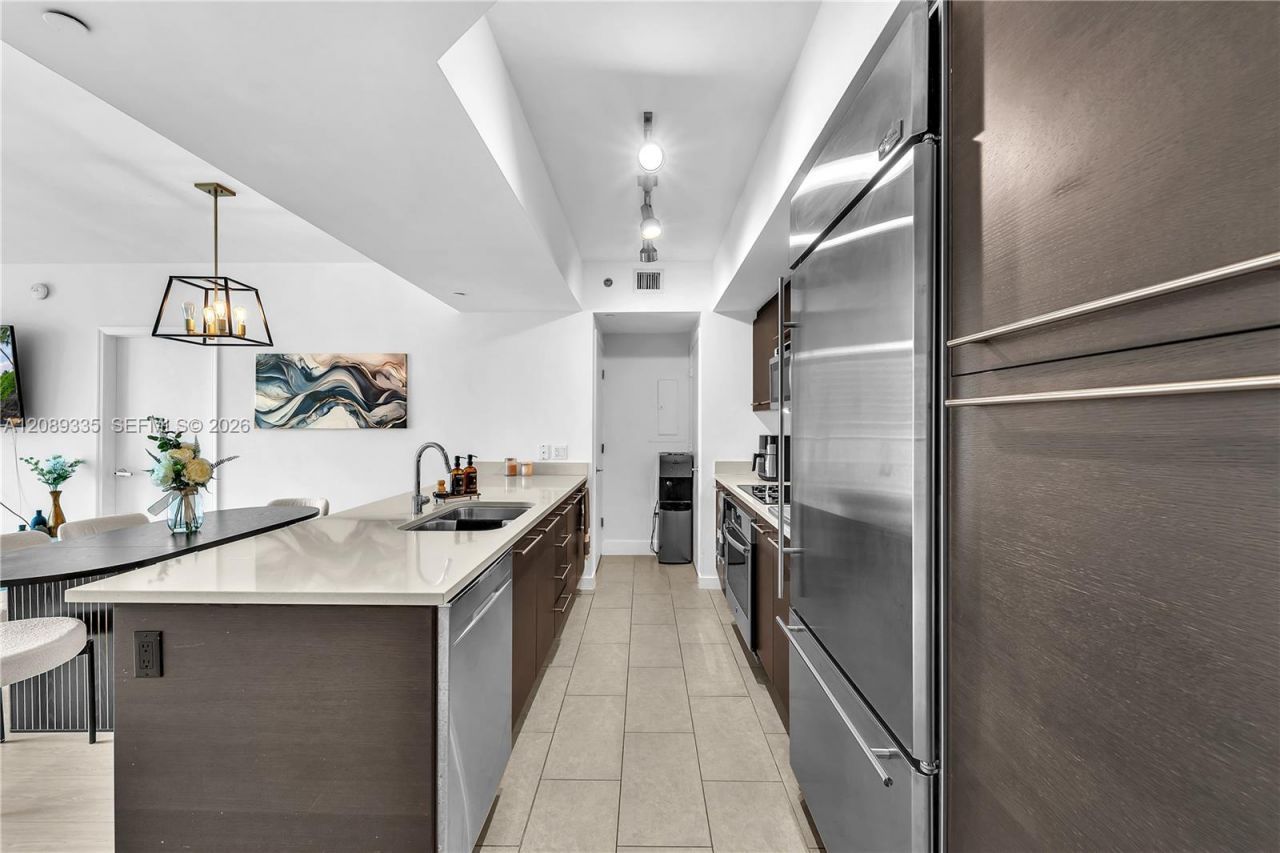 500 Brickell Ave , Unit 1605, Miami, FL 33131 Photo