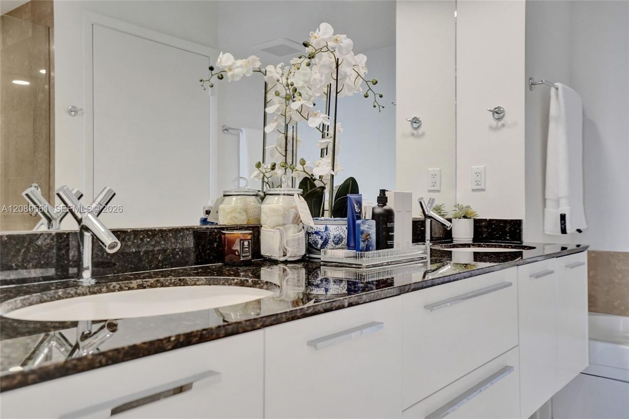 400 Alton Rd, Unit 1505, Miami Beach, FL 33139 Photo