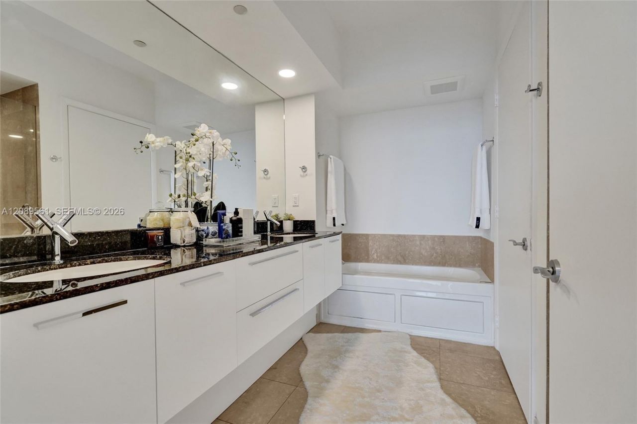 400 Alton Rd, Unit 1505, Miami Beach, FL 33139 Photo