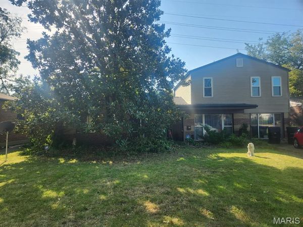 8678 Spoon Drive, University City, MO 63132