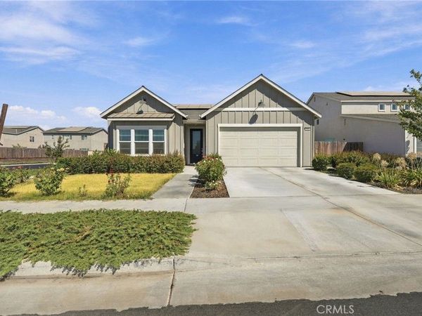 102 E Tyler Avenue, Visalia, CA 93291