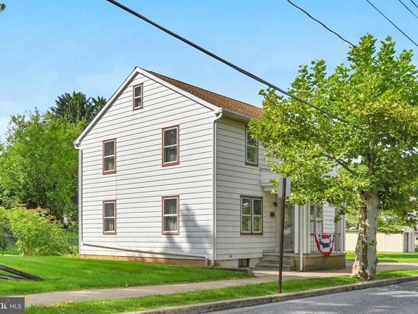20 S WATER STREET , WOMELSDORF, PA 19567