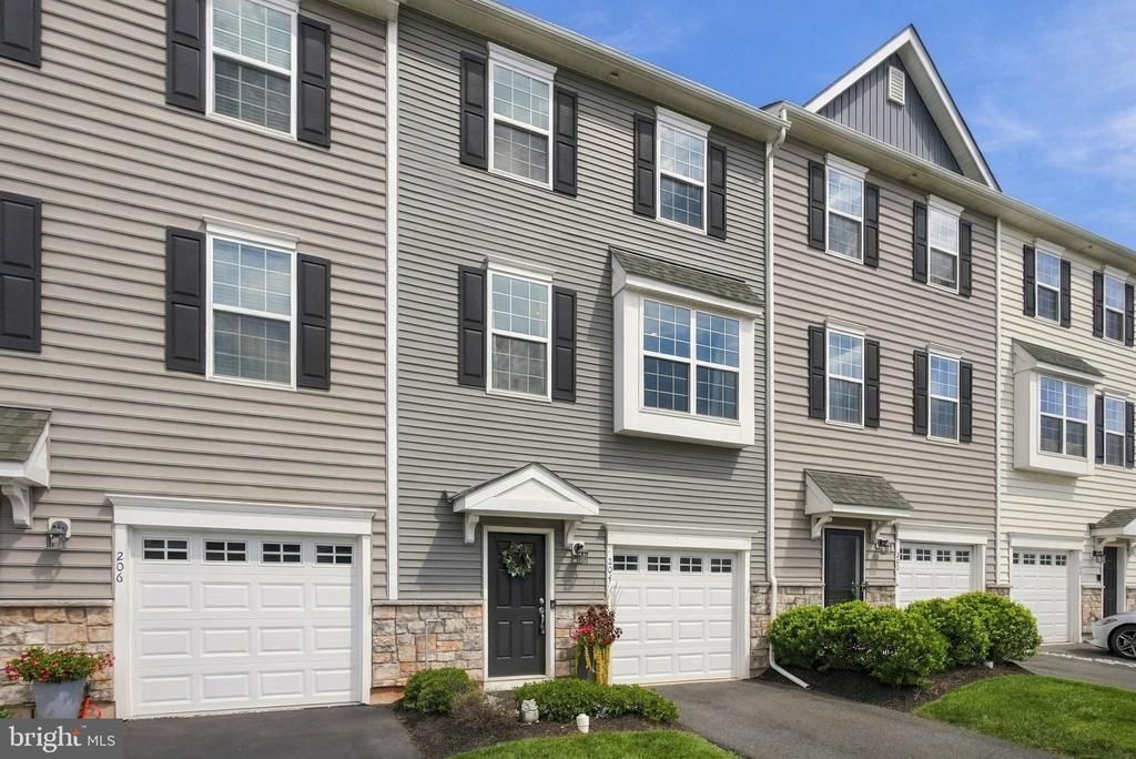 204 SPRING LANE, ROYERSFORD, PA 19468