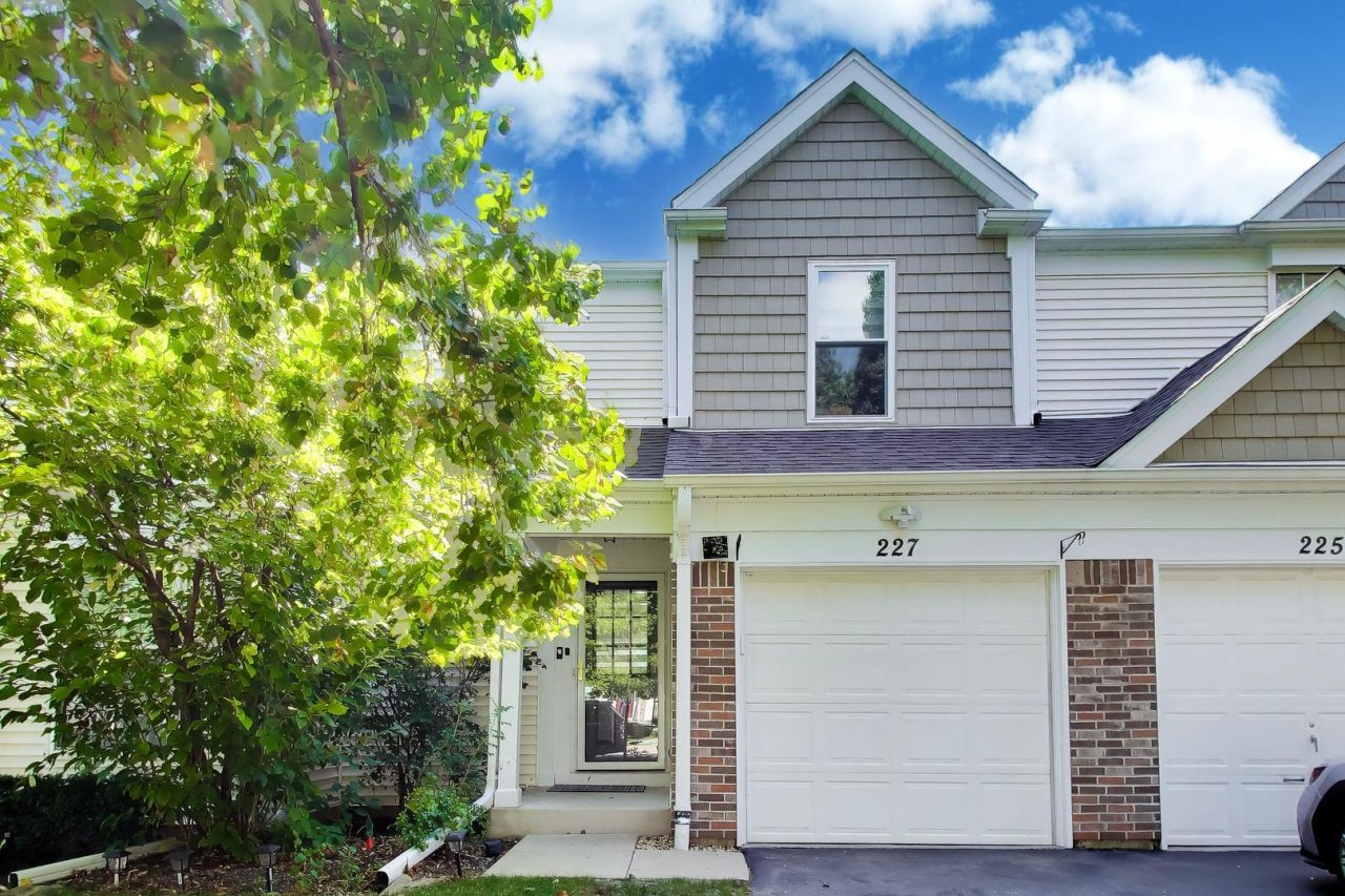 227 E Shag Bark Lane, Streamwood, IL 60107 Main Photo