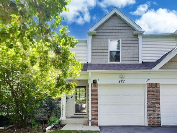 227 E Shag Bark Lane , Streamwood, IL 60107
