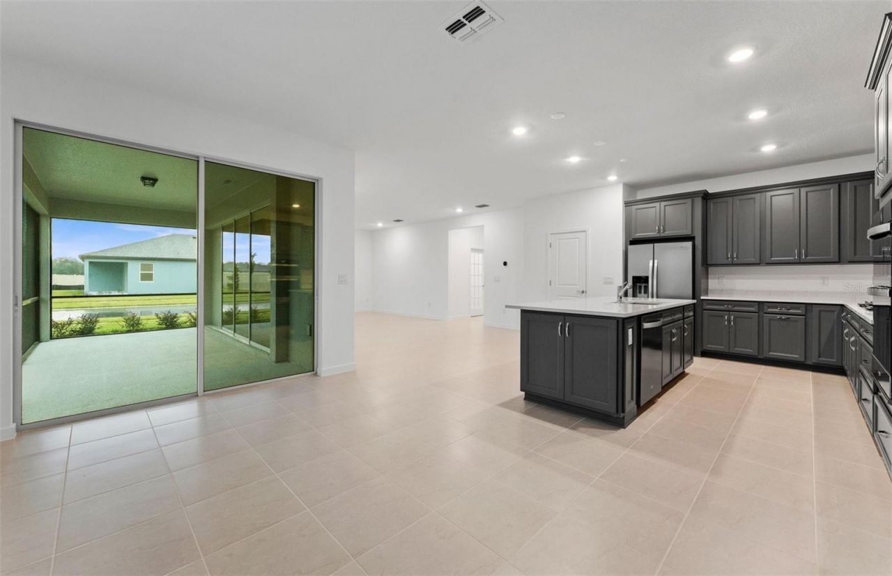 37385 Clinch Circle, Zephyrhills, FL 33540 Photo