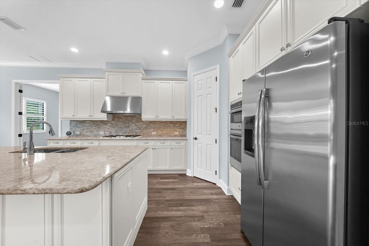 8256 Larkspur Circle, Sarasota, FL 34241 Photo