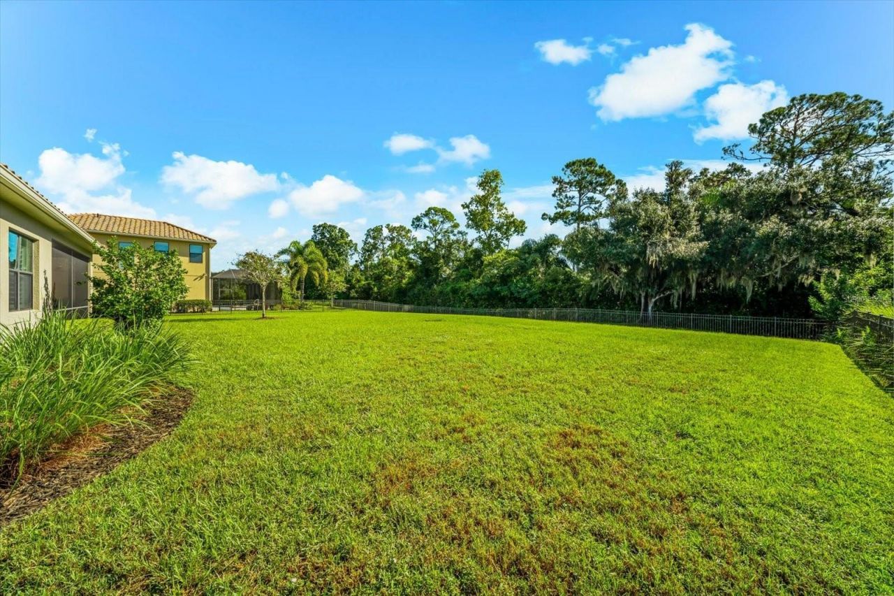 8256 Larkspur Circle, Sarasota, FL 34241 Photo