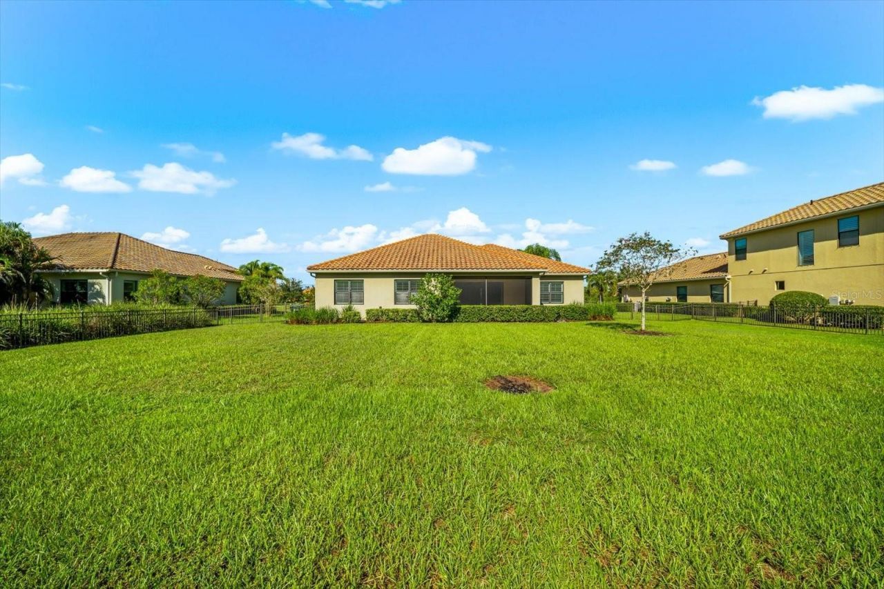 8256 Larkspur Circle, Sarasota, FL 34241 Photo