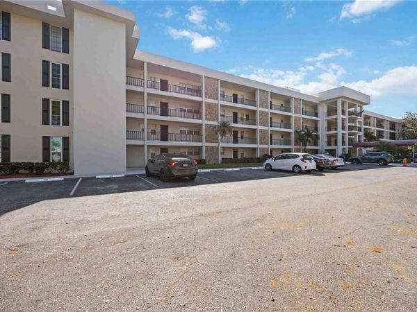 7461 W COUNTRY CLUB DRIVE N, Unit 207, SARASOTA, FL 34243