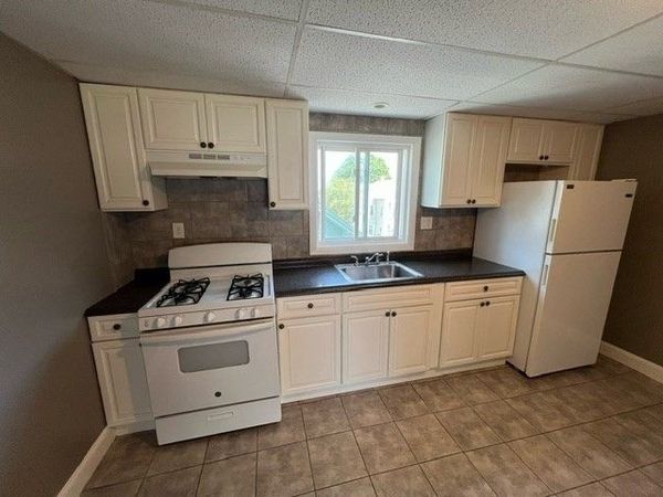 174 Ridge St, Unit 3, Fall River, MA 02721