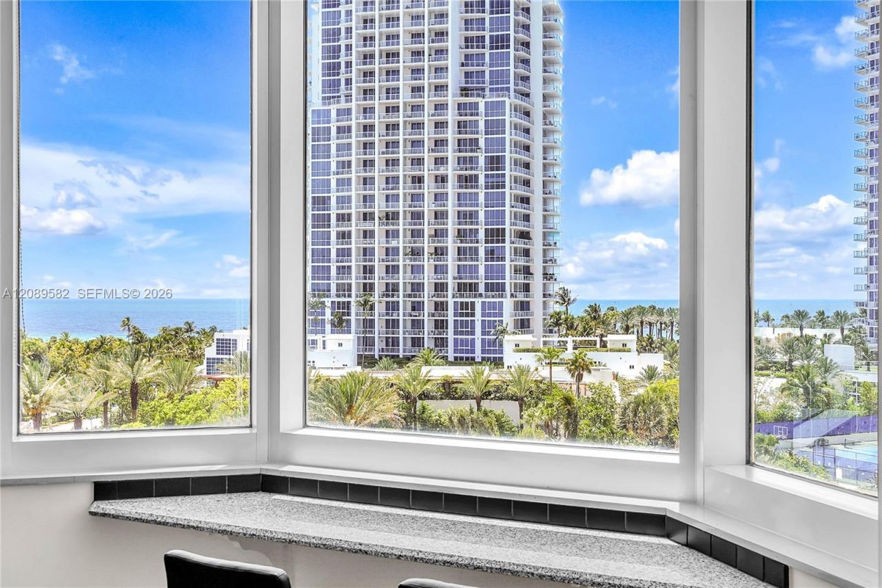 300 S Pointe Dr, Unit 809, Miami Beach, FL 33139 Photo
