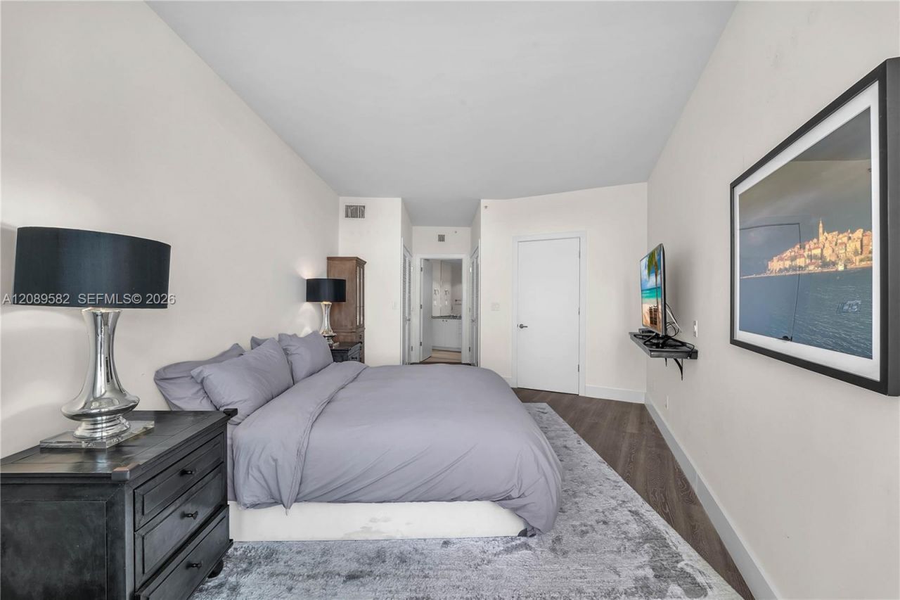 300 S Pointe Dr, Unit 809, Miami Beach, FL 33139 Photo