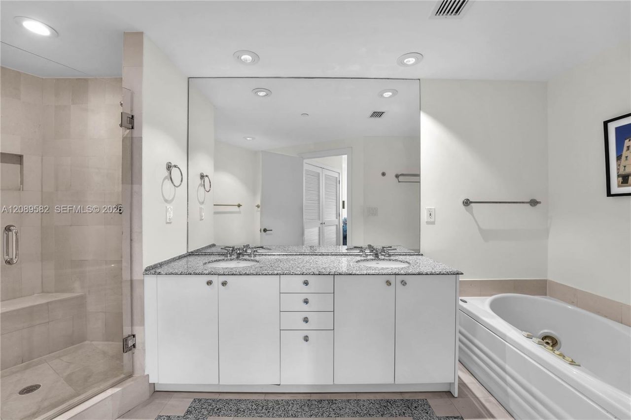 300 S Pointe Dr, Unit 809, Miami Beach, FL 33139 Photo