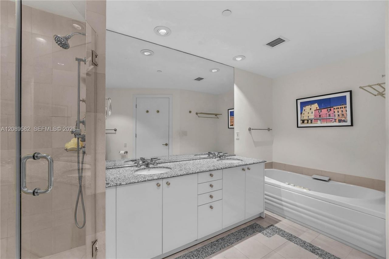 300 S Pointe Dr, Unit 809, Miami Beach, FL 33139 Photo