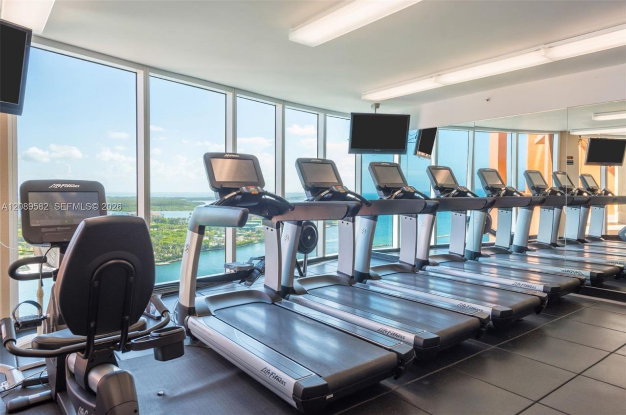 300 S Pointe Dr, Unit 809, Miami Beach, FL 33139 Photo