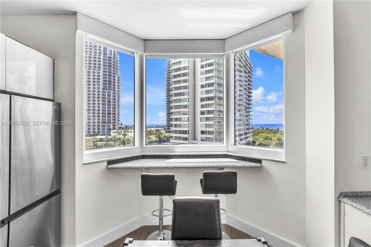 300 S Pointe Dr, Unit 809, Miami Beach, FL 33139 Photo