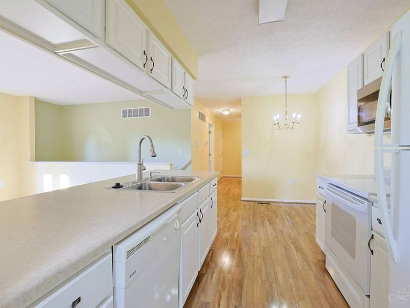 5344 Meadow Walk Lane, Green Township, OH 45247 Photo 12