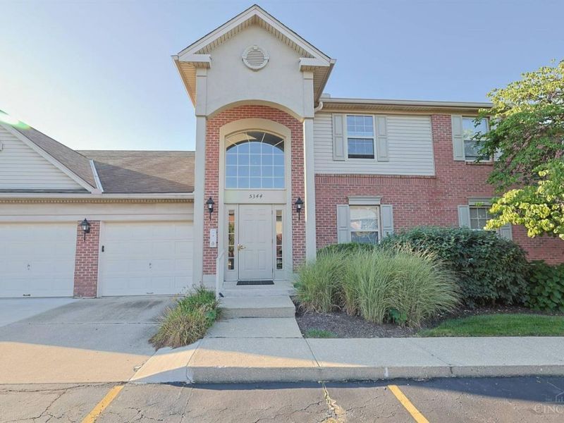 5344 Meadow Walk Lane, Green Township, OH 45247 Photo 2