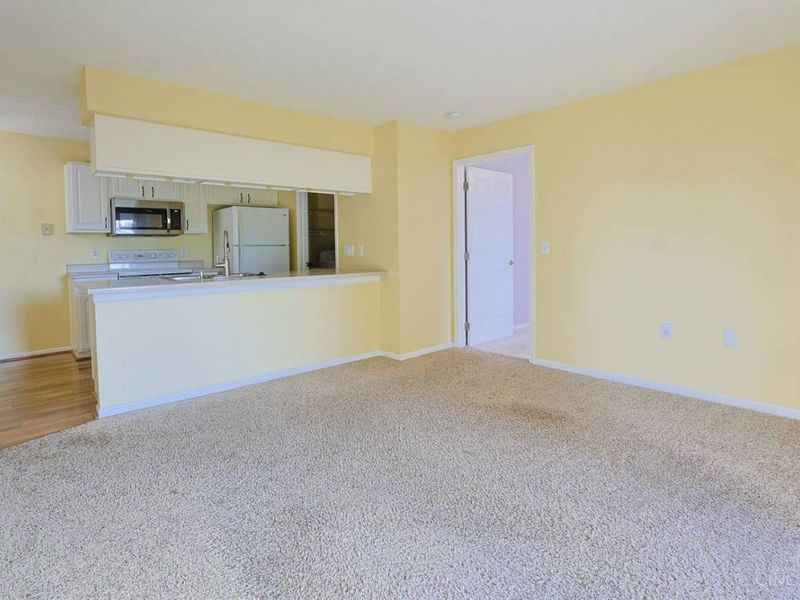 5344 Meadow Walk Lane, Green Township, OH 45247 Photo 4