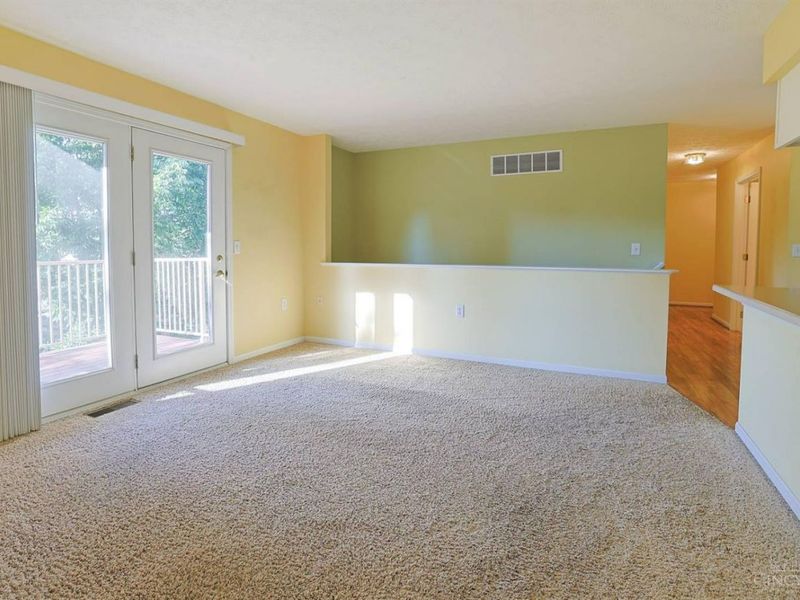 5344 Meadow Walk Lane, Green Township, OH 45247 Photo 6