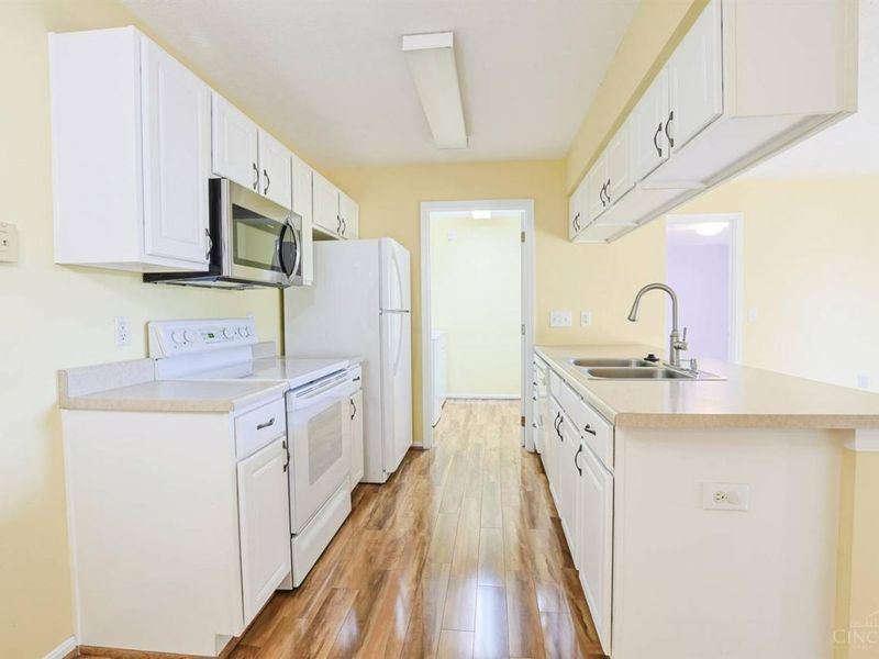 5344 Meadow Walk Lane, Green Township, OH 45247 Photo 9