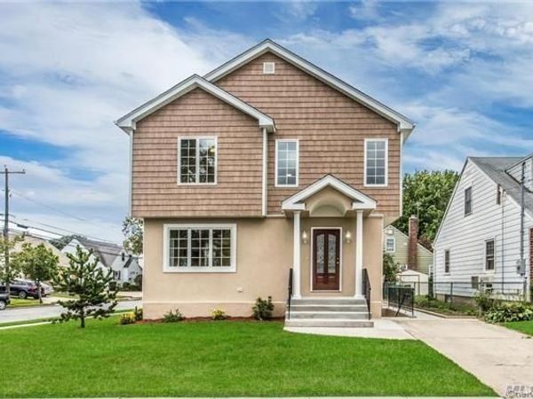 199 Royal Avenue , Mineola, NY 11501