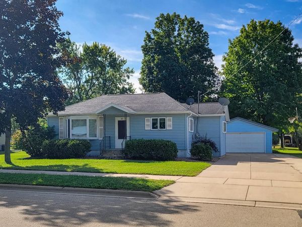 301 W HOWARD STREET, Manawa, WI 54949