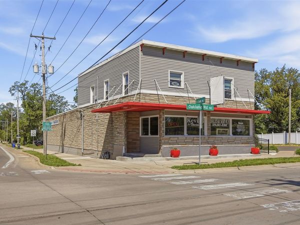 901 Oakland Road NE, Cedar Rapids, IA 52402