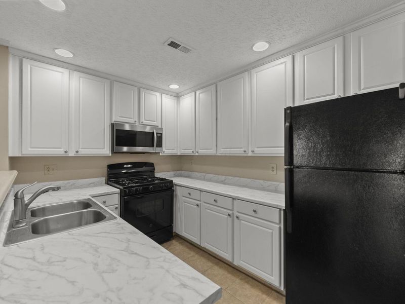 5307 Stonemeadow Avenue , Unit F, Columbus, OH 43220 Photo 11