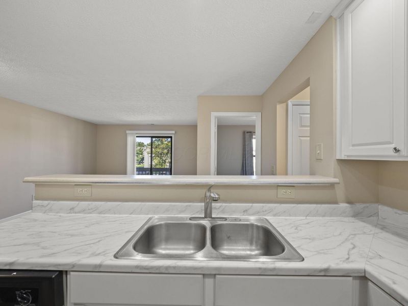 5307 Stonemeadow Avenue , Unit F, Columbus, OH 43220 Photo 13