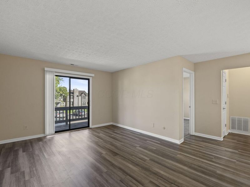 5307 Stonemeadow Avenue , Unit F, Columbus, OH 43220 Photo 4