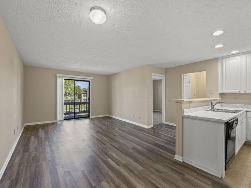 5307 Stonemeadow Avenue , Unit F, Columbus, OH 43220 Photo 6
