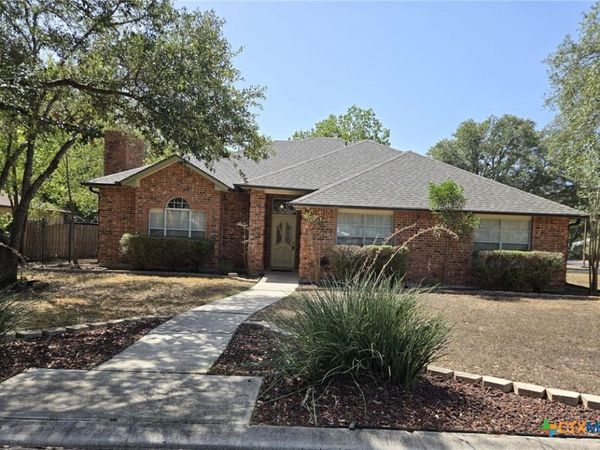 1211 Meadow Run, Seguin, TX 78155