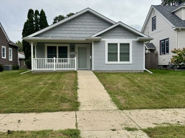 2128 11TH Street , Moline, IL 61265