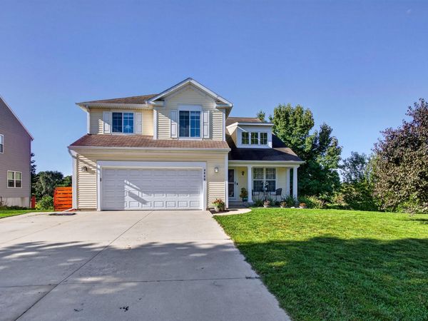 8666 Suntree Drive, Zeeland, MI 49464