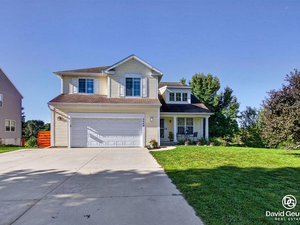 8666 Suntree Drive, Zeeland, MI 49464