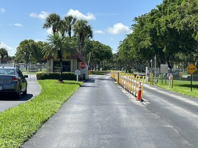 471 Lake Dora Drive, West Palm Beach, FL 33411 Photo
