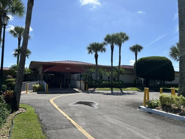 471 Lake Dora Drive, West Palm Beach, FL 33411 Photo