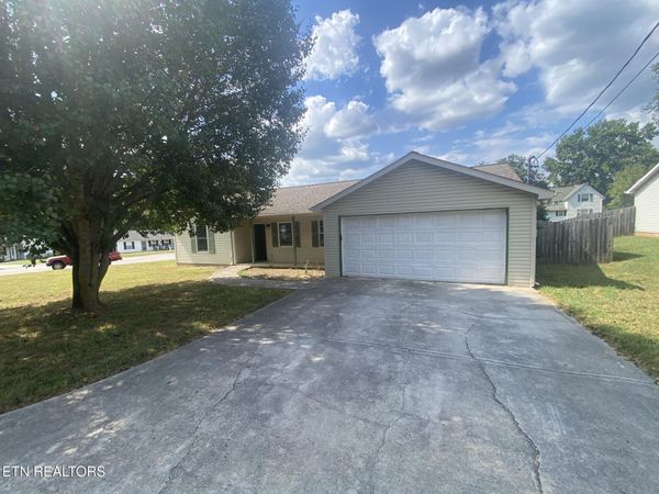 7619 Trey Oaks Lane, Knoxville, TN 37918