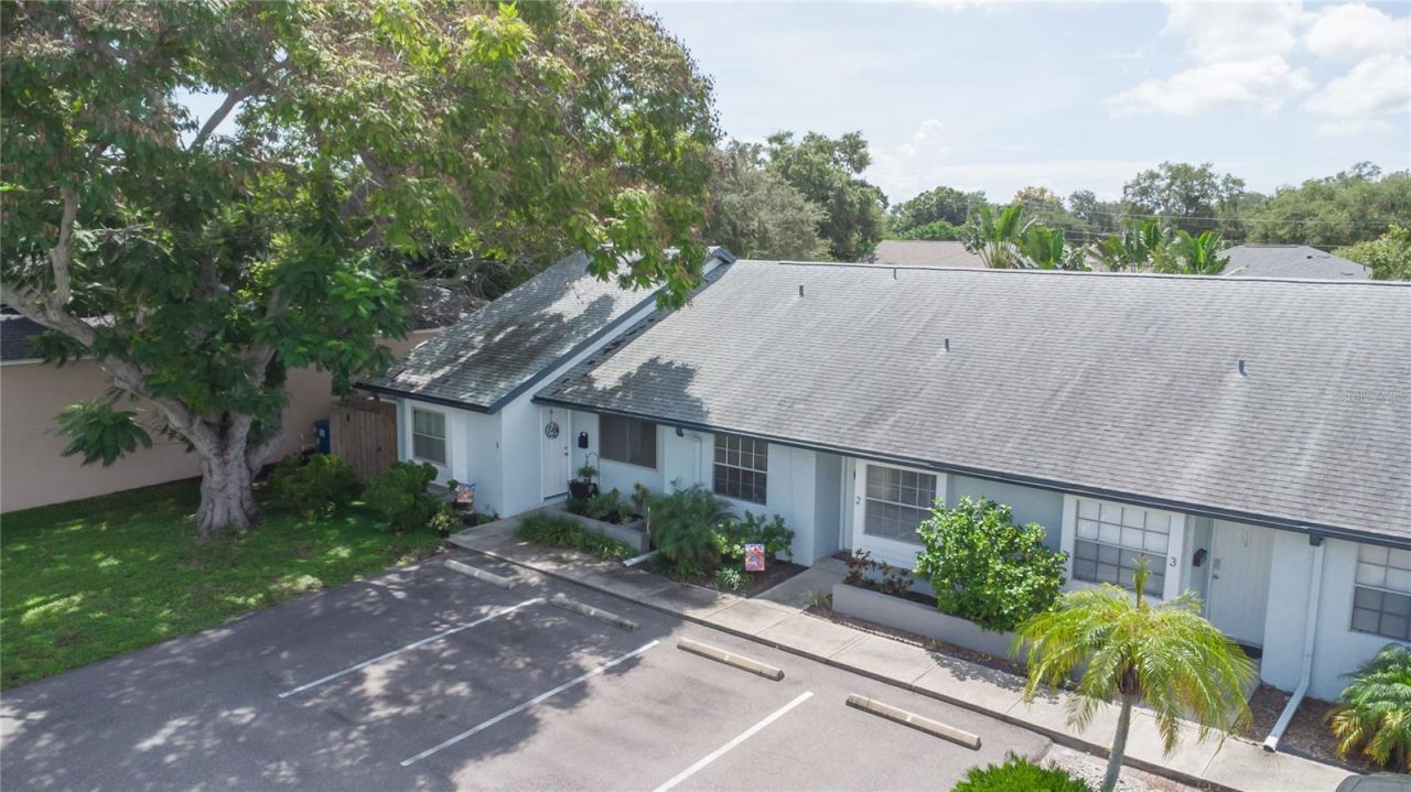 366 47th Avenue N, Unit 2, Saint Petersburg, FL 33703 Main Photo