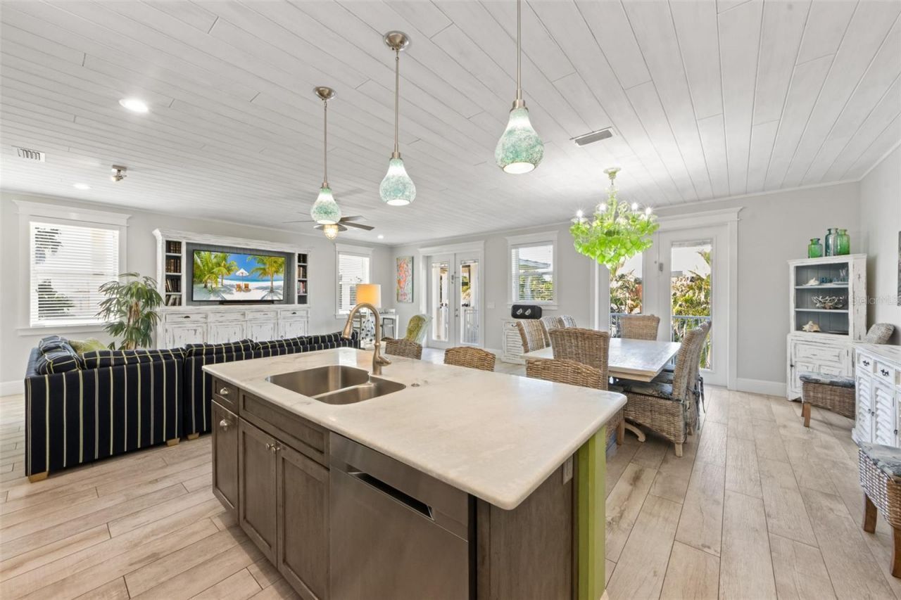 106 81st Street, Holmes Beach, FL 34217 Photo