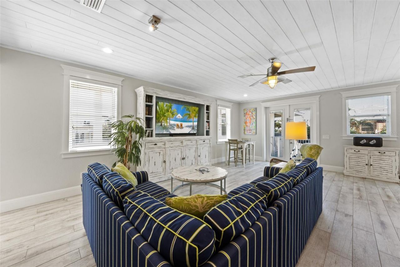 106 81st Street, Holmes Beach, FL 34217 Photo
