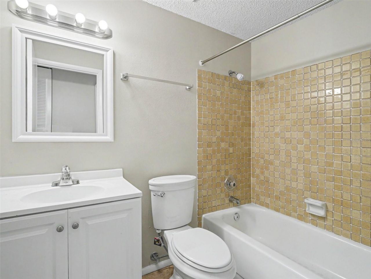 6607 36th Avenue Drive W, Bradenton, FL 34209 Photo