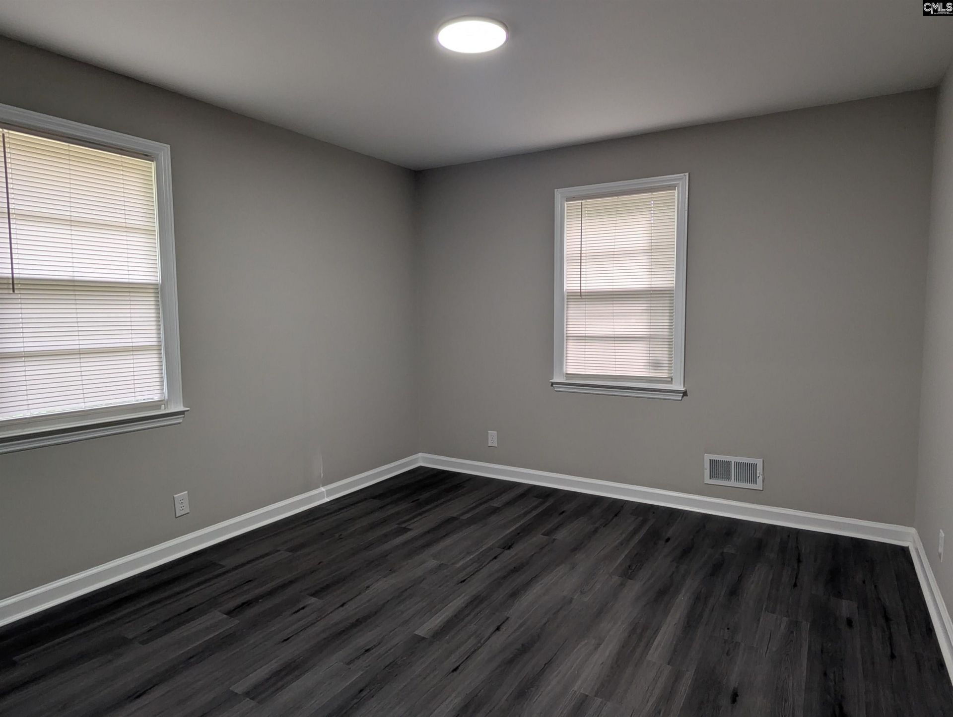 1013 Pinelane Road  Photo 4