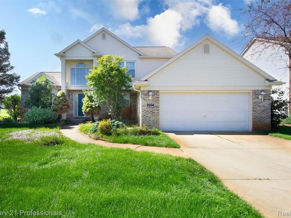 2004 Twin Sun Circle , Commerce Township, Mi 48390