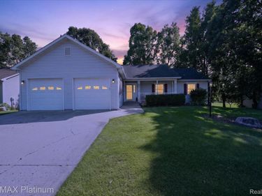 2410 Chestnut Bend, Oceola Township, Mi 48855